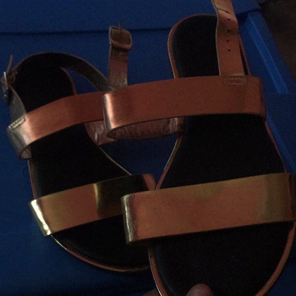 Gold metallic sandals - Picture 2 of 2